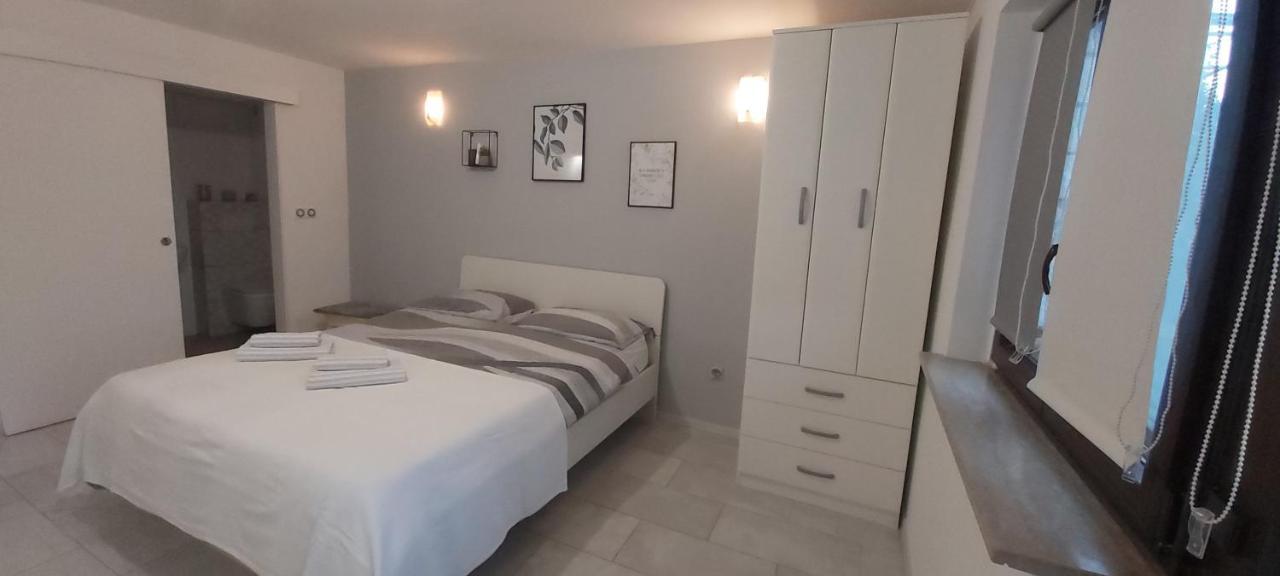 Studio Apartments Igor Врсар Экстерьер фото