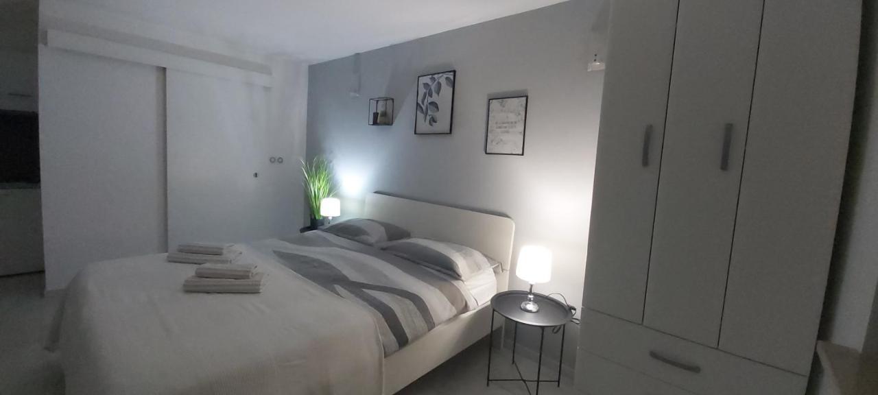 Studio Apartments Igor Врсар Экстерьер фото
